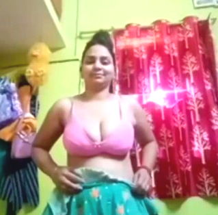 Bihari Priya Bhabhi Showing Nude n Fingering
