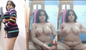 Horny Desi girl Shows her Big Boobs
