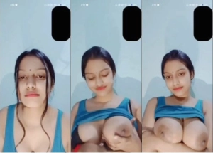 Horny Desi Girl Shows Boobs
